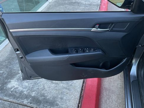 Used 2020 Hyundai Elantra SE w/ Cargo Package (C1) image 12