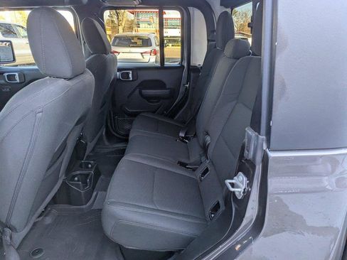 Used 2022 Jeep Gladiator Willys image 15