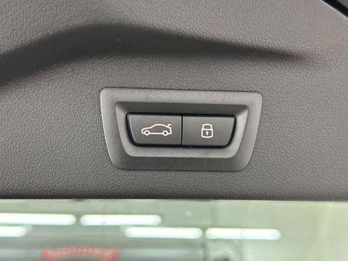 Used 2025 BMW X7 xDrive40i w/ Premium Package image 17