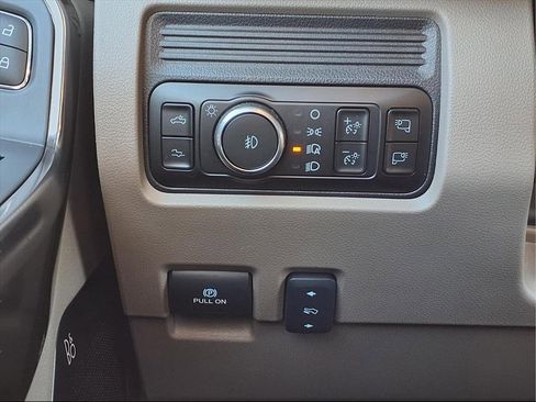 Used 2025 Ford F450 Platinum w/ Platinum Plus Package image 12