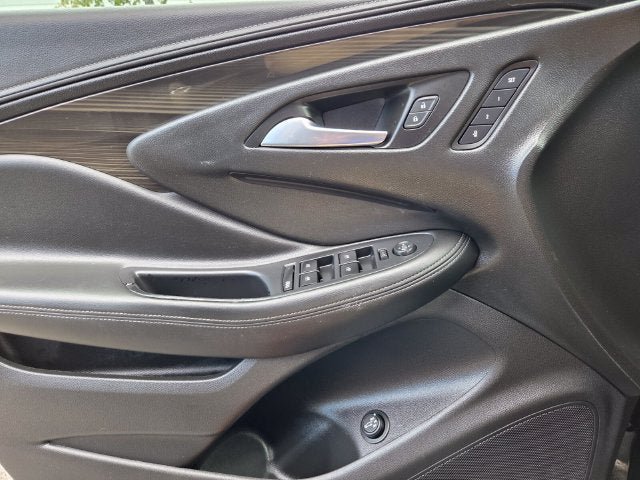 Used 2020 Buick Envision Essence FWD image 33