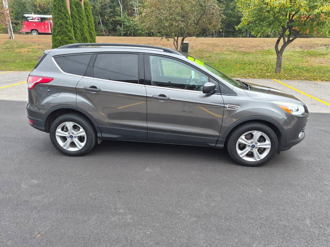Used 2016 Ford Escape SE w/ Equipment Group 201A AWD/4WD image 3