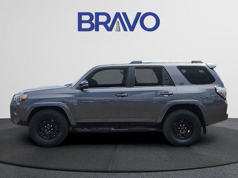 Used 2021 Toyota 4Runner SR5 Premium w/ Moonroof Package RWD image 2