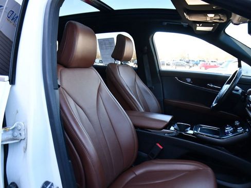 Used 2022 Lincoln Nautilus Reserve image 16