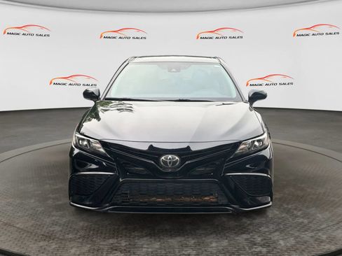 Used 2022 Toyota Camry SE FWD image 3