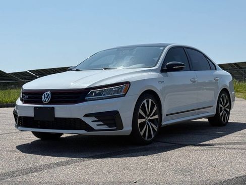 Used 2018 Volkswagen Passat 3.6 image 1