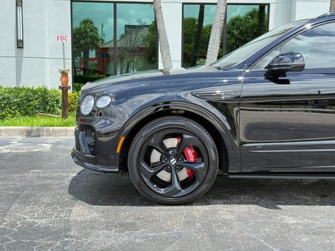 Used 2022 Bentley Bentayga AWD/4WD image 15