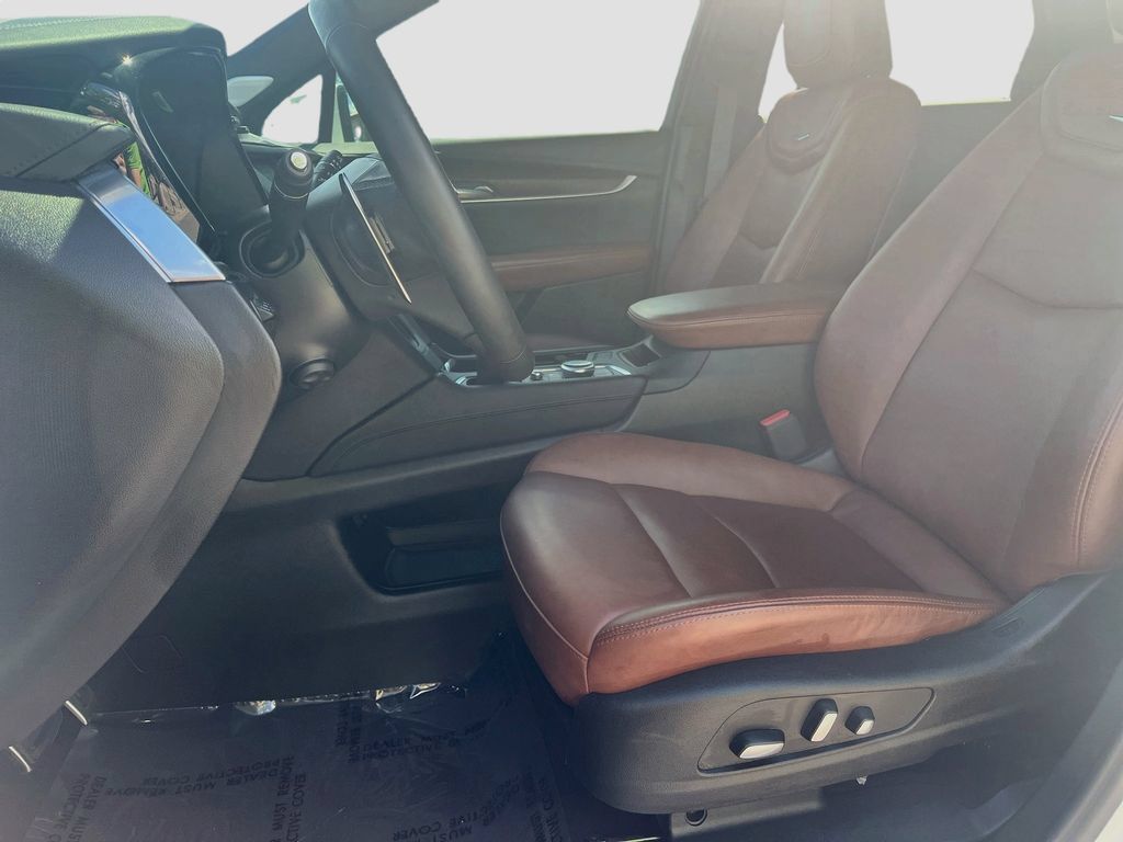 Used 2026 Cadillac XT5 Sportv w/ LPO, Onyx Lite Package AWD/4WD image 22