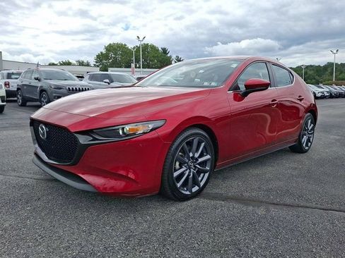 Used 2020 MAZDA MAZDA3 Hatchback w/ Preferred Package FWD image 3
