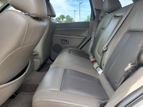 Used 2005 Jeep Grand Cherokee Limited image 10