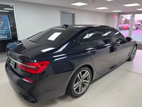 Used 2019 BMW 750i xDrive w/ M Sport Package image 3