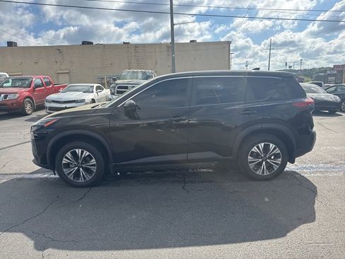 Used 2023 Nissan Rogue SV image 10