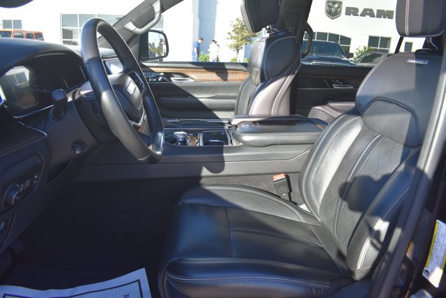 Used 2023 Jeep Grand Wagoneer Series II AWD/4WD image 16