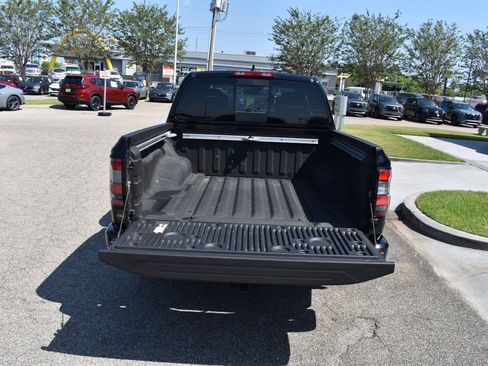 Used 2024 Nissan Frontier SV w/ SV Convenience Package RWD image 11