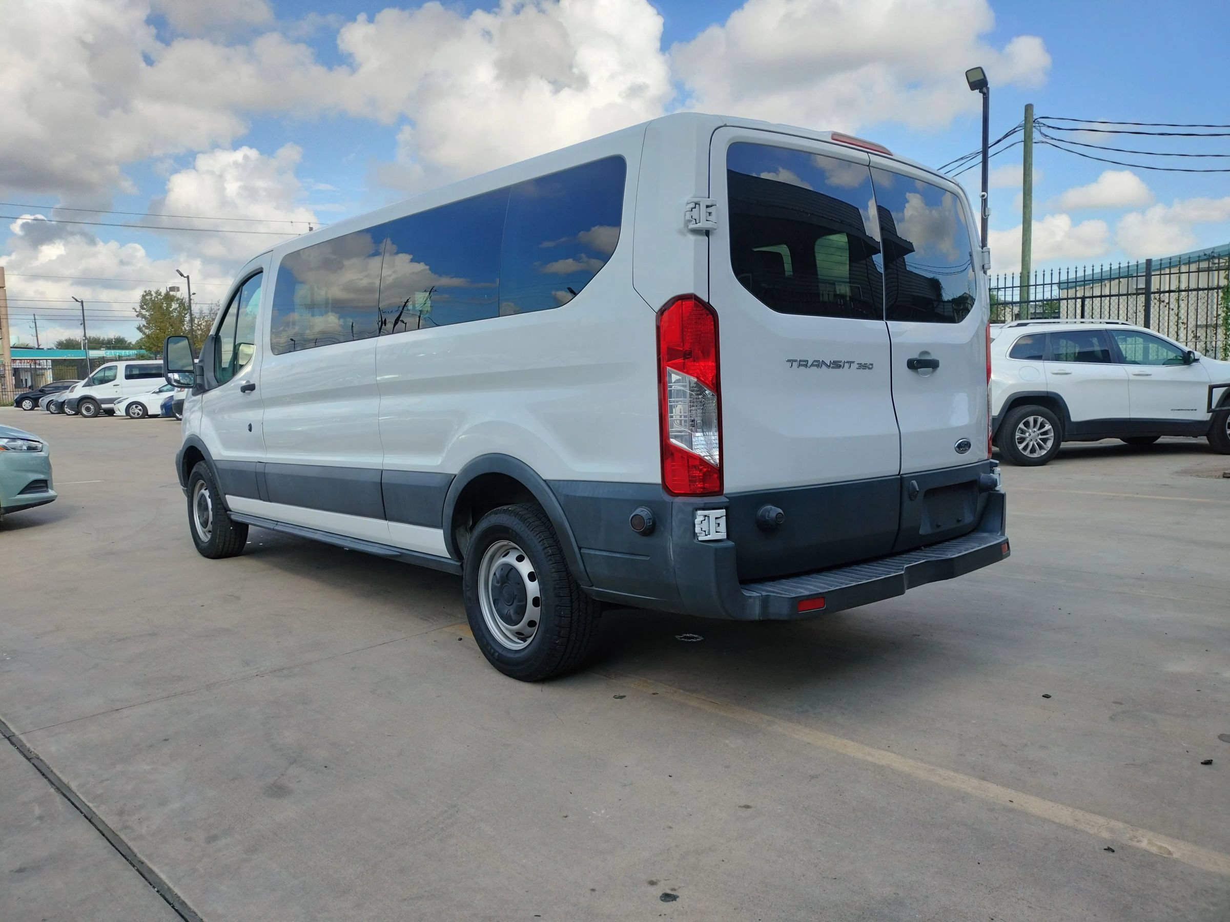 Used 2018 Ford Transit 350 XL RWD image 6