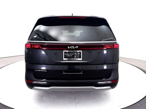 Used 2023 Kia Carnival LX FWD image 17