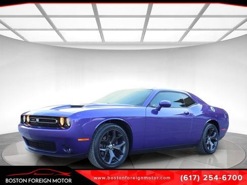 Used 2019 Dodge Challenger SXT w/ Plus Package image 1