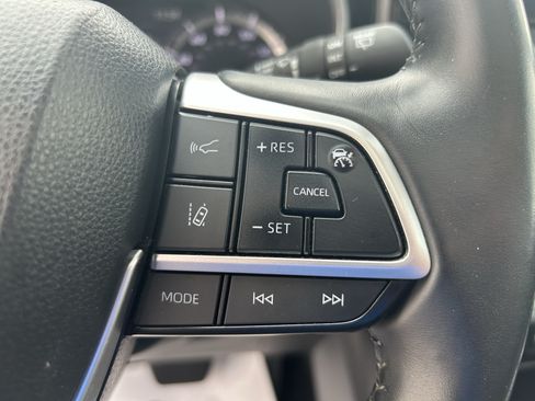 Used 2024 Toyota Highlander XLE AWD/4WD image 28
