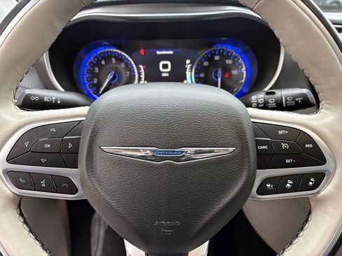 Used 2019 Chrysler Pacifica Limited w/ Advanced Safetytec Group image 16