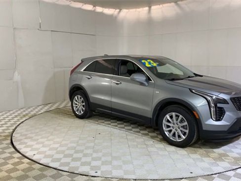 Used 2023 Cadillac XT4 Luxury image 2