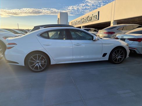 Used 2025 Genesis G70 2.5T image 8
