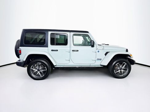 Used 2024 Jeep Wrangler Unlimited w/ Convenience Group AWD/4WD image 10