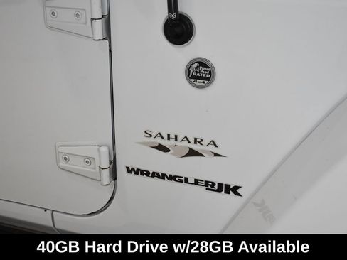 Used 2018 Jeep Wrangler Sahara w/ Connectivity Group AWD/4WD image 10