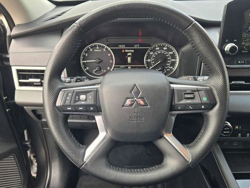 Used 2024 Mitsubishi Outlander SE image 39