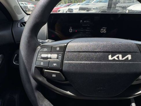 Used 2025 Kia K4 FWD image 9