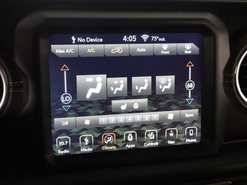 Used 2018 Jeep Wrangler Unlimited Sahara AWD/4WD image 30