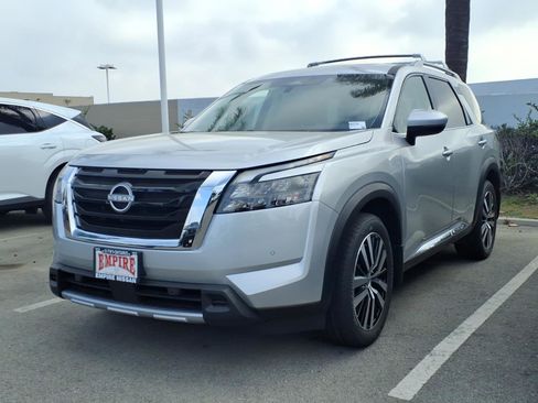 New 2025 Nissan Pathfinder Platinum w/ Cargo Package image 12