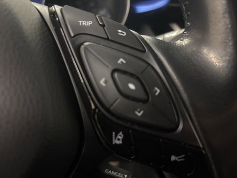 Used 2021 Toyota C-HR XLE image 18