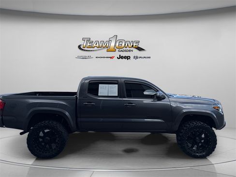 Used 2023 Toyota Tacoma TRD Sport image 9