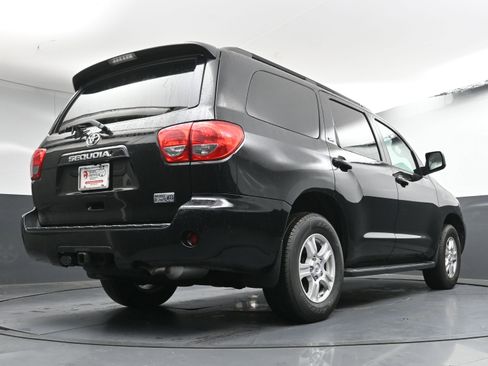 Used 2017 Toyota Sequoia SR5 image 28