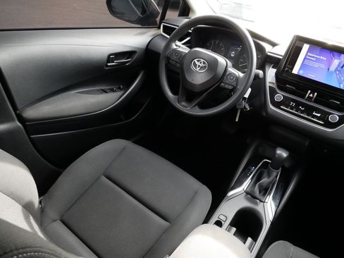 Used 2025 Toyota Corolla LE image 9