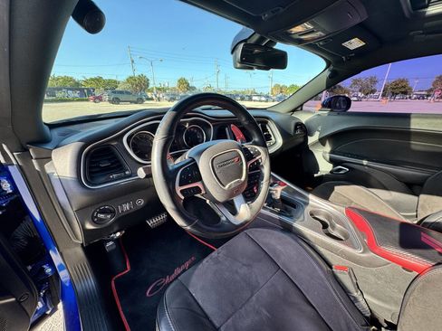 Used 2018 Dodge Challenger R/T Scat Pack w/ Leather Interior Group RWD image 15