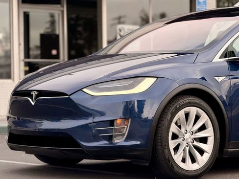 Used 2016 Tesla Model X 75D image 4