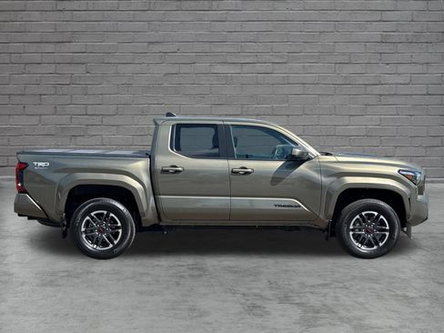 Used 2024 Toyota Tacoma TRD Sport AWD/4WD image 12