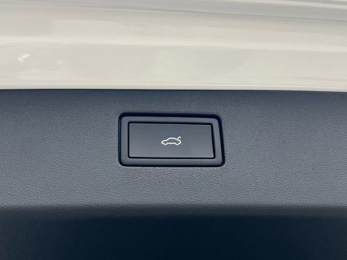 New 2026 Volkswagen Tiguan SE image 16