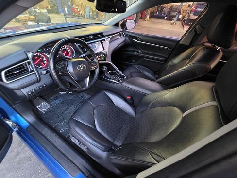 Used 2018 Toyota Camry XSE image 15