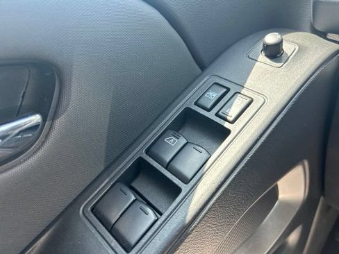 Used 2024 Nissan Frontier SV w/ SV Convenience Package RWD image 15
