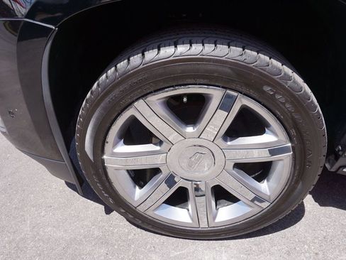 Used 2020 Cadillac Escalade Luxury RWD image 15