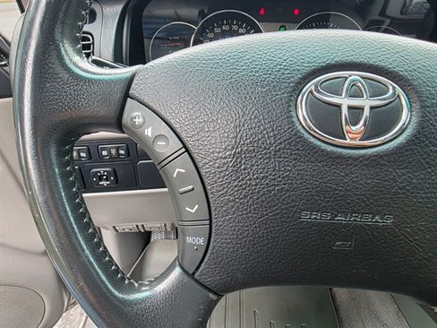 Used 2004 Toyota Land Cruiser w/ Convenience Pkg AWD/4WD image 47