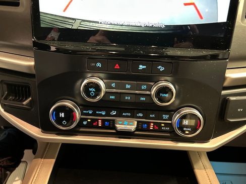 Used 2024 Ford Expedition Max XLT image 19