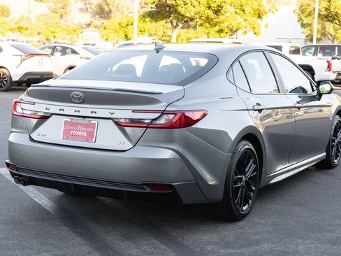 Used 2026 Toyota Camry SE w/ Convenience Package FWD image 5
