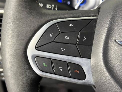 Used 2025 Chrysler Pacifica Select FWD image 23