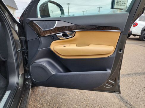 Used 2018 Volvo XC90 T6 Momentum w/ Convenience Package image 9