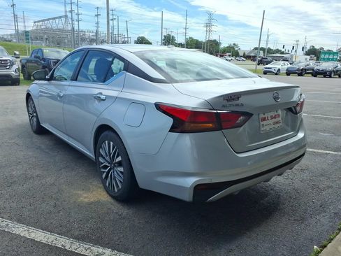 Used 2024 Nissan Altima 2.5 SV FWD image 5