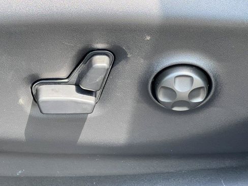 New 2027 Chrysler Pacifica Select FWD image 9