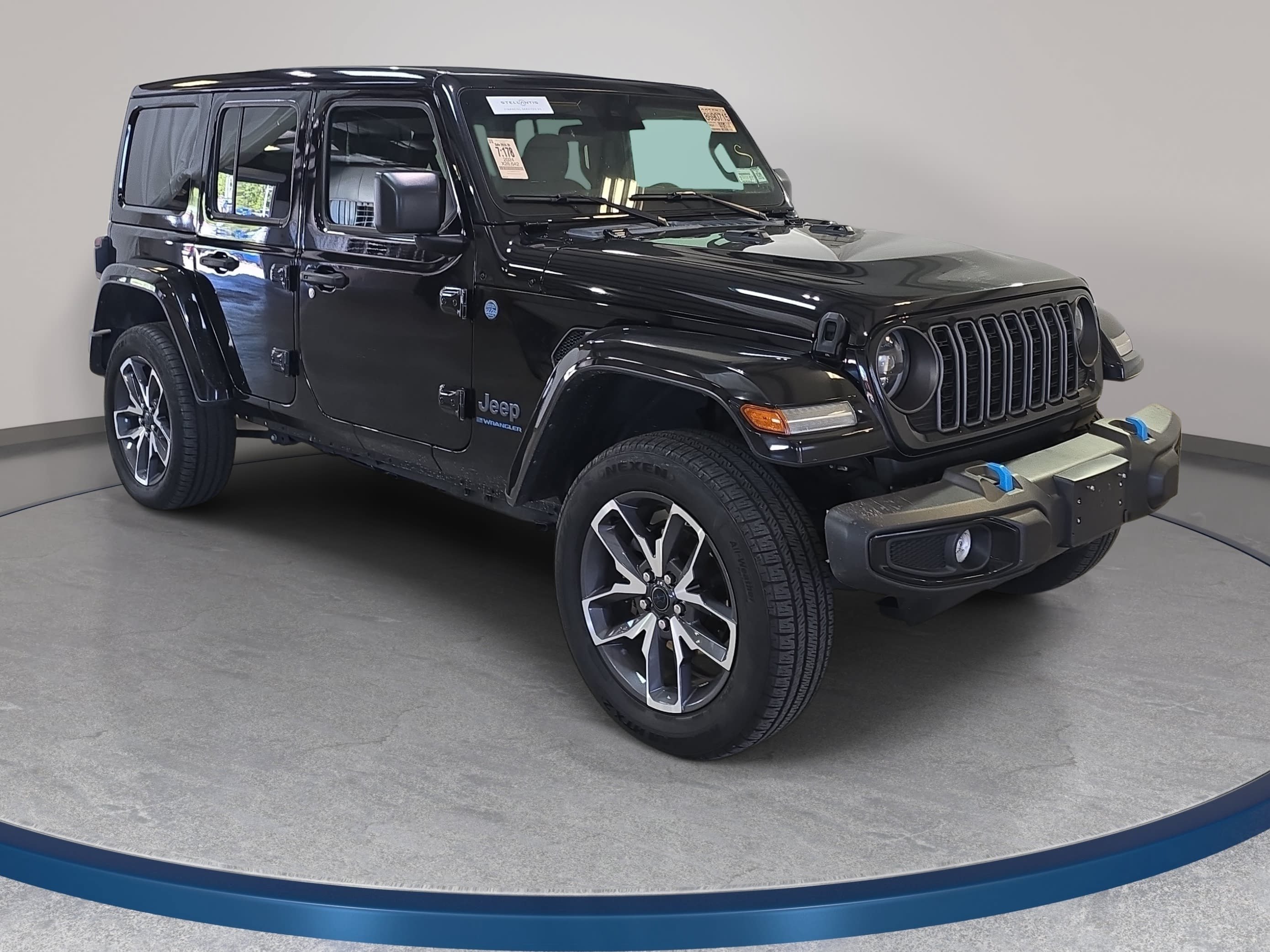 Used 2024 Jeep Wrangler Unlimited w/ Convenience Group AWD/4WD image 4